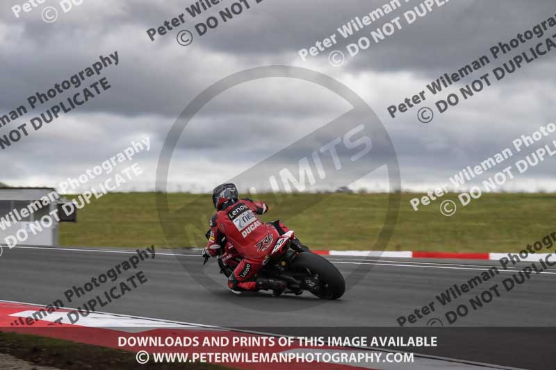 cadwell no limits trackday;cadwell park;cadwell park photographs;cadwell trackday photographs;enduro digital images;event digital images;eventdigitalimages;navarra;no limits trackdays;peter wileman photography;racing digital images;trackday digital images;trackday photos